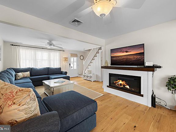 4th image of 54 Frank Dr