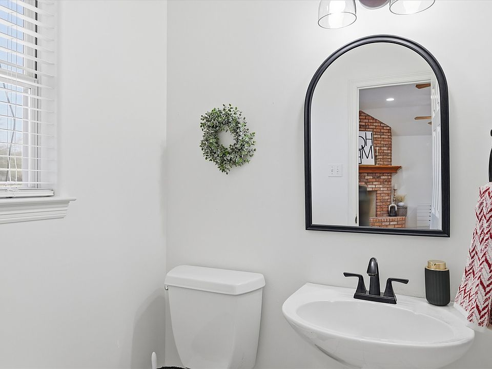 1st image of 113 Green Oaks Ct