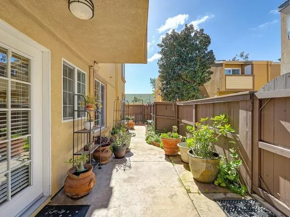 5252 Balboa Arms Dr Unit 131, San Diego, CA 92117
