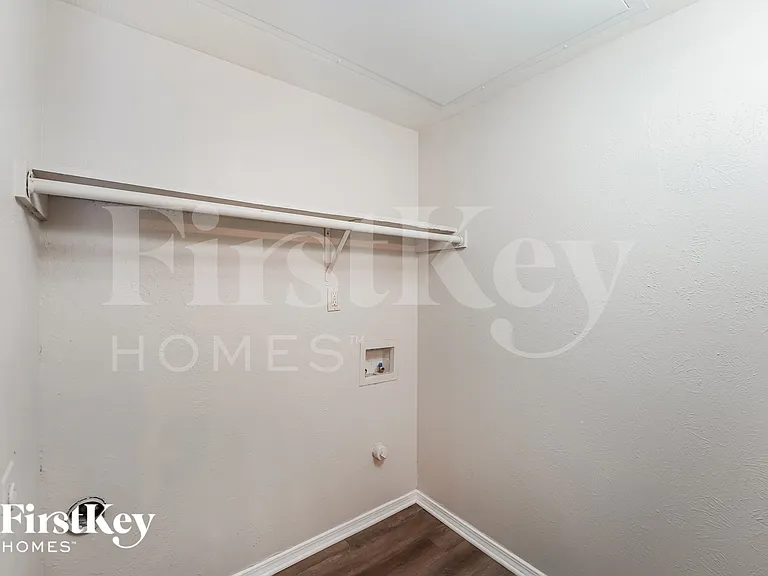 415 Justice Dr — Photo 12