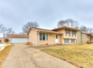 4404 70th Pl, Urbandale, IA 50322
