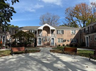 6145 224th St #2F, Oakland Gardens, NY 11364