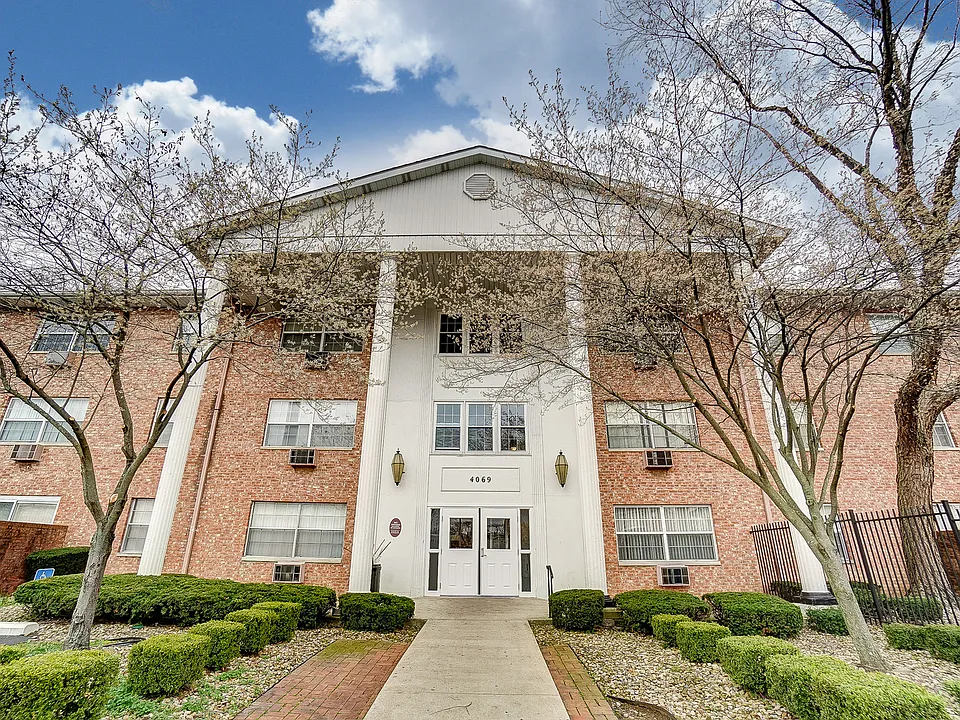 Embassy Plaza Apartments