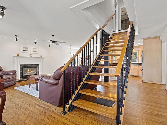 3rd image of 16 Spring Forest Ct