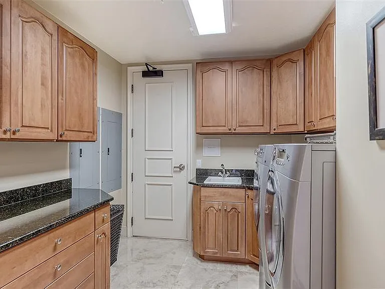 464 Golden Gate Point #702 — Photo 42