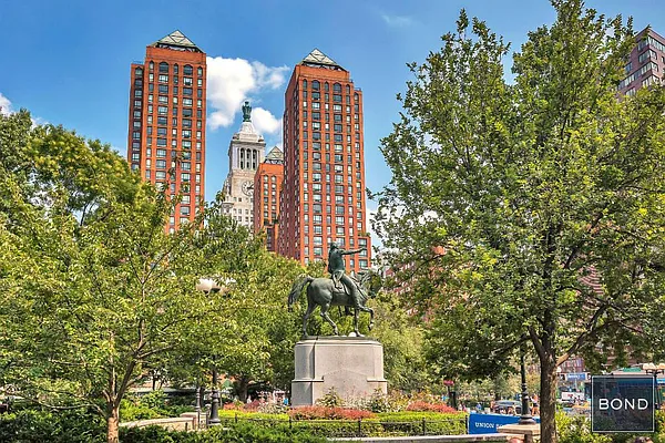 Sold by Bond New York | media 8