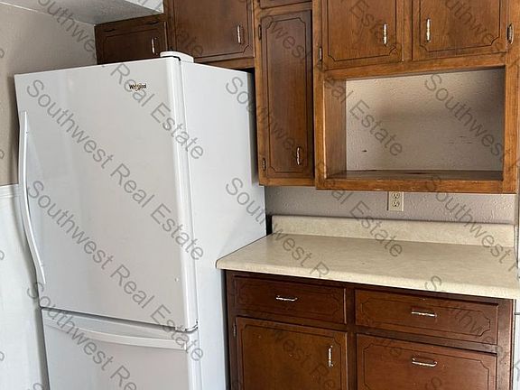4th image of 501 E 2nd St APT B