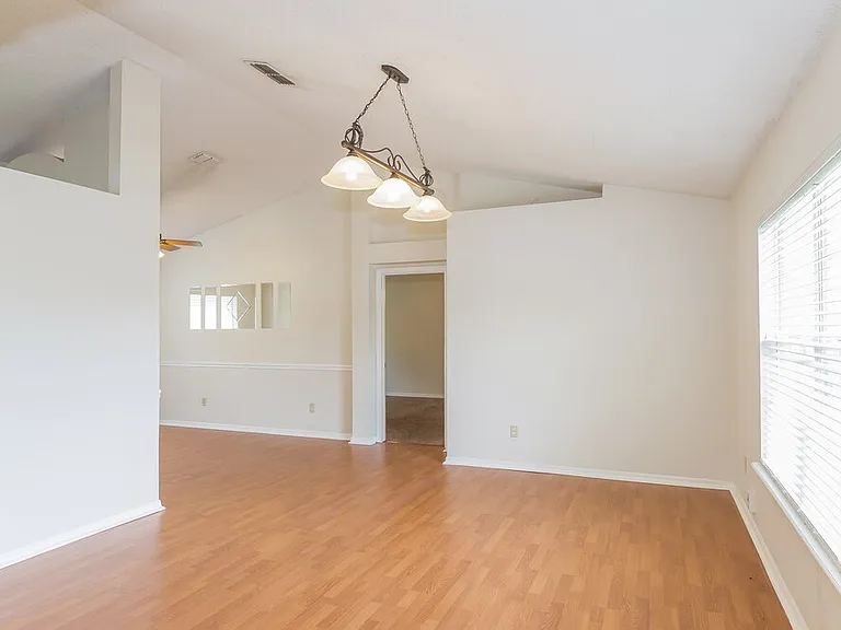 7624 Pilgrims Trace Dr — Photo 6