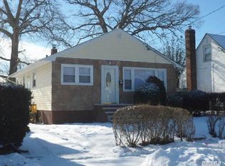 16 Sewell St, Hempstead, NY 11550