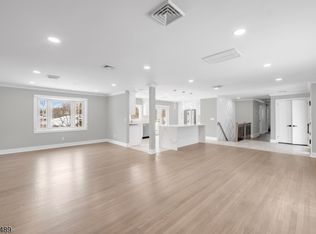 475 Cedar Ln, Paramus, NJ 07652