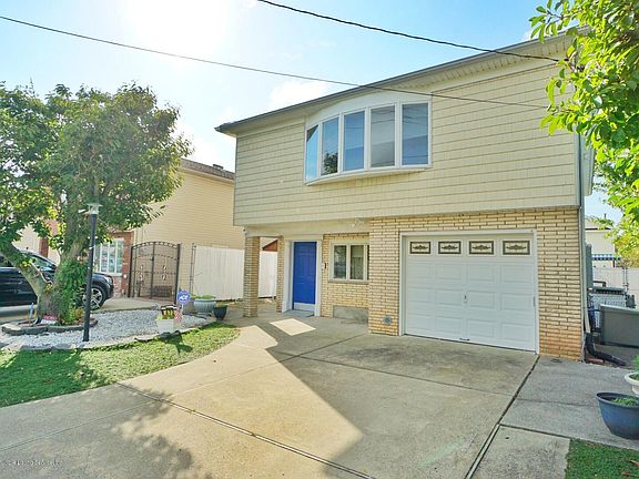 2nd image of 472 Ashland Ave