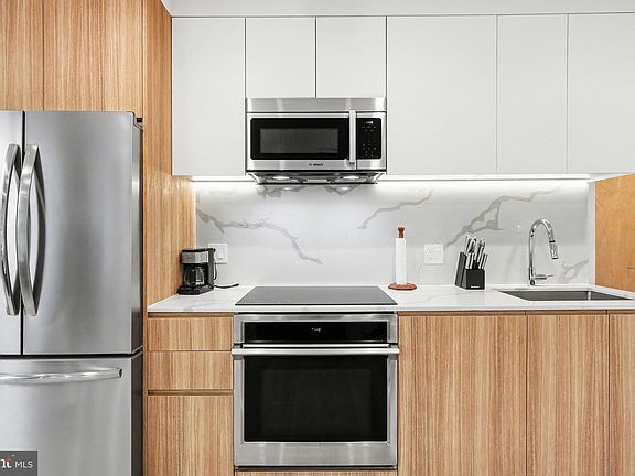 5th image of 2216 40th Pl NW APT 4