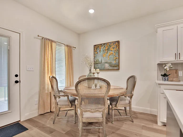 1409 Quincy Ave — Photo 7