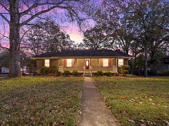 2nd image of 800 N Valley Wood Cir