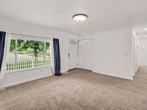 4th image of 2177 Alexander Dr
