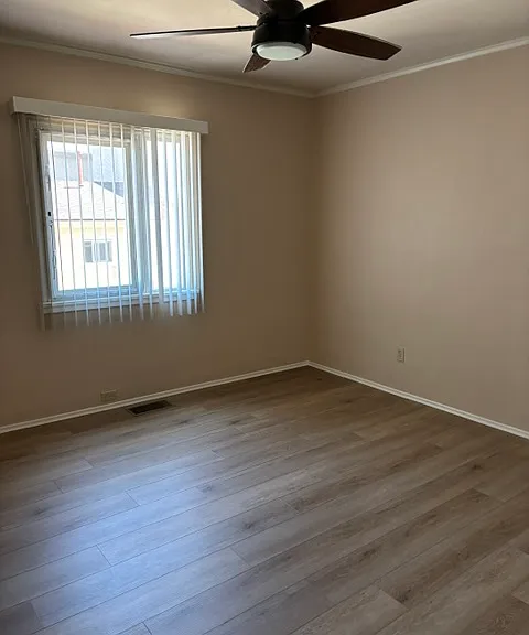 2444 Curlew St — Photo 3