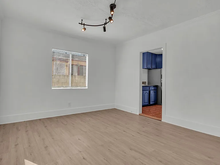 2819 Exposition Pl — Photo 7
