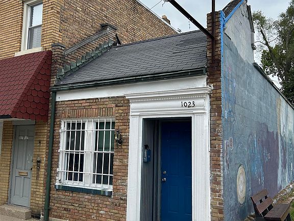 2nd image of 1023 E Madison St