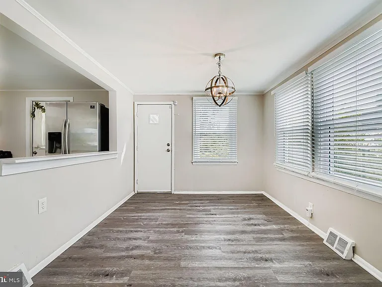 515 Taney Ave — Photo 3