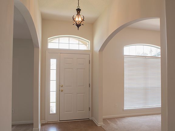 2nd image of 316 Blackthorn Pl