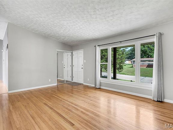 5th image of 522 Bahia Dr