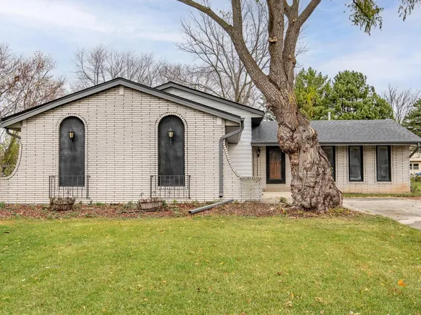 8900 West Bottsford AVENUE, Greenfield, WI 53228