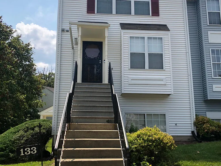 133 Firethorn Ct — Photo 1