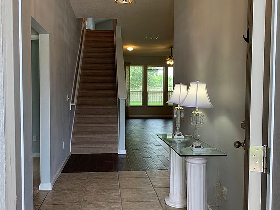 2nd image of 819 Wards Creek Ln