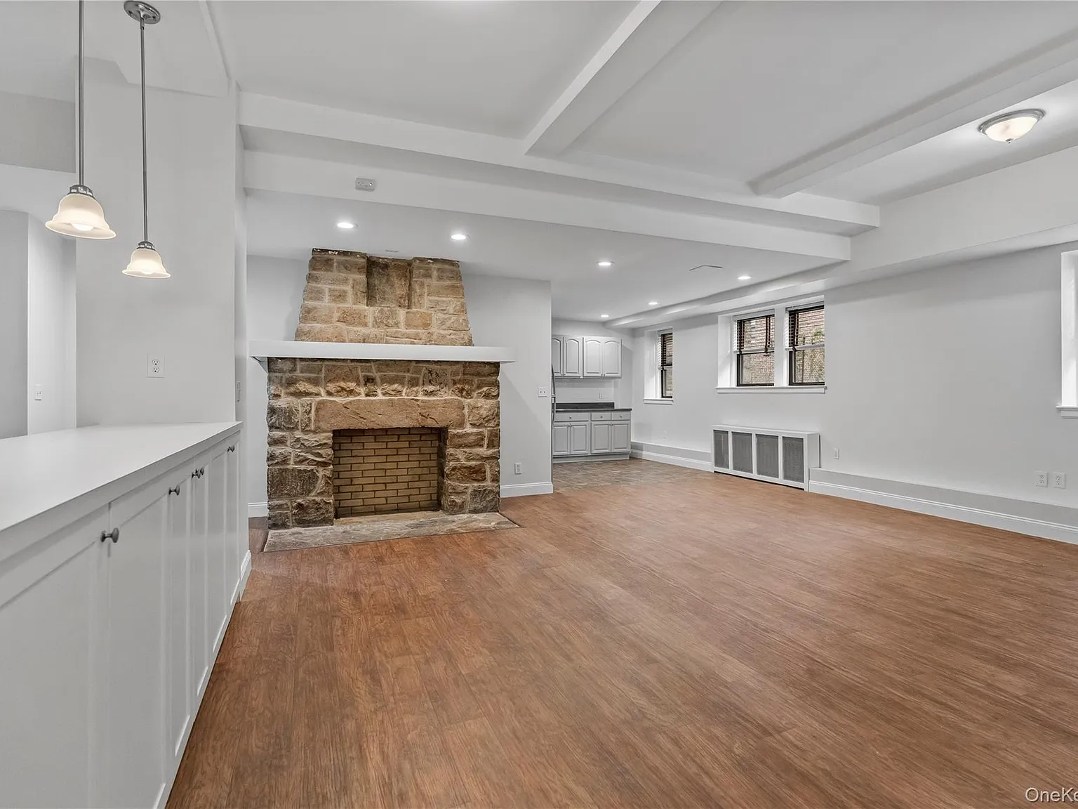 3 bed, 2.0 bath, 1300 sqft, $3,895 — Photo 4