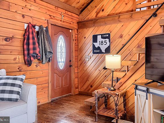 2nd image of 146 Oak Rd