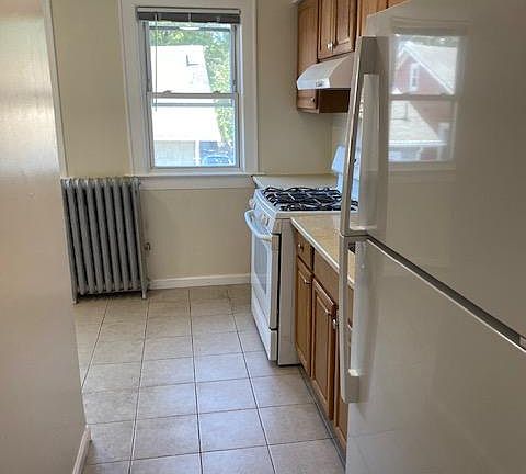 5th image of 36 Saint Pauls Pl Floor 2