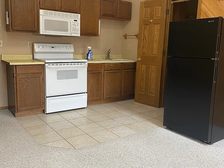 3355 Hunter Dr — Photo 3