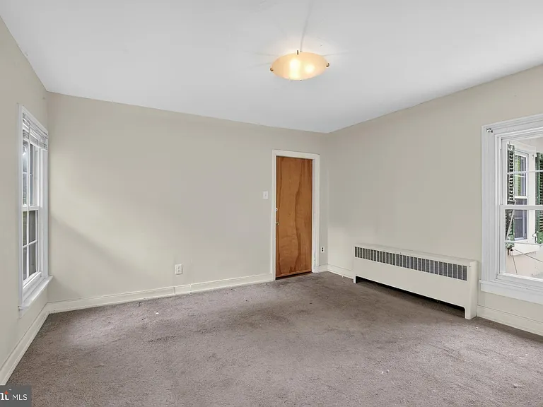 350 Green Ln #2R — Photo 5
