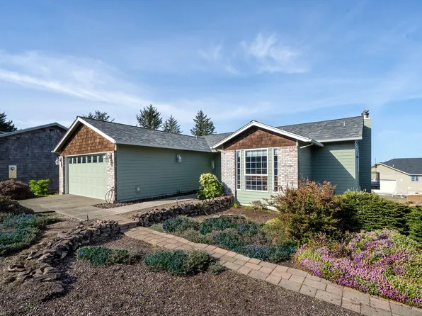 900 Bearberry Ln, Tillamook, OR 97141