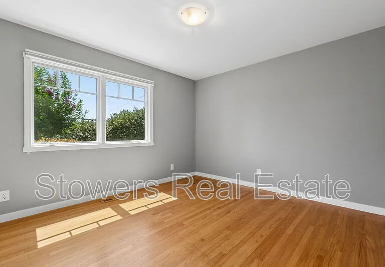 1099 Larch Ave — Photo 30