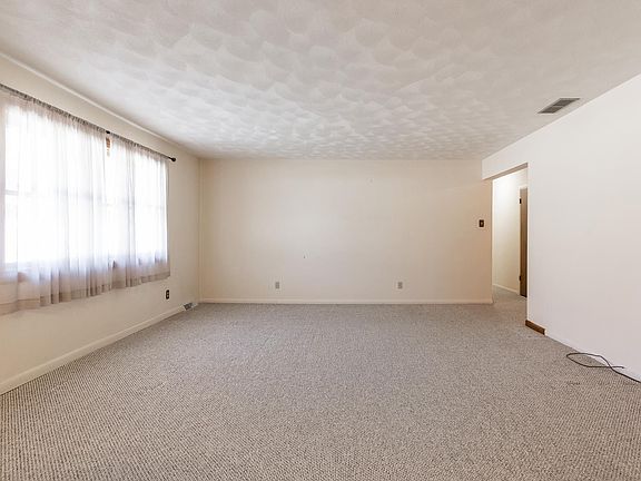 5th image of 1001 W Harnett St