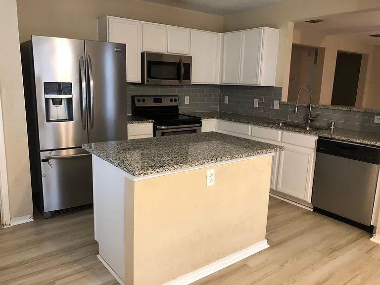 1669 Crown Point Dr — Photo 6