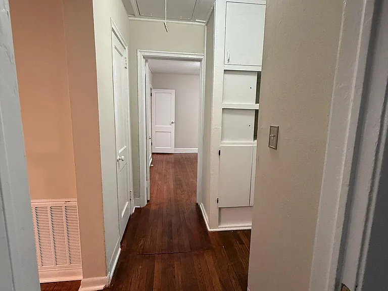 206 Queens Rd — Photo 8