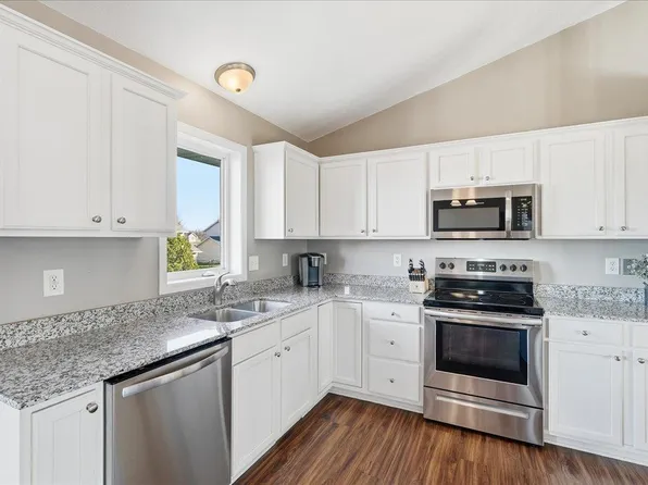 820 River Ter, Prescott, WI 54021