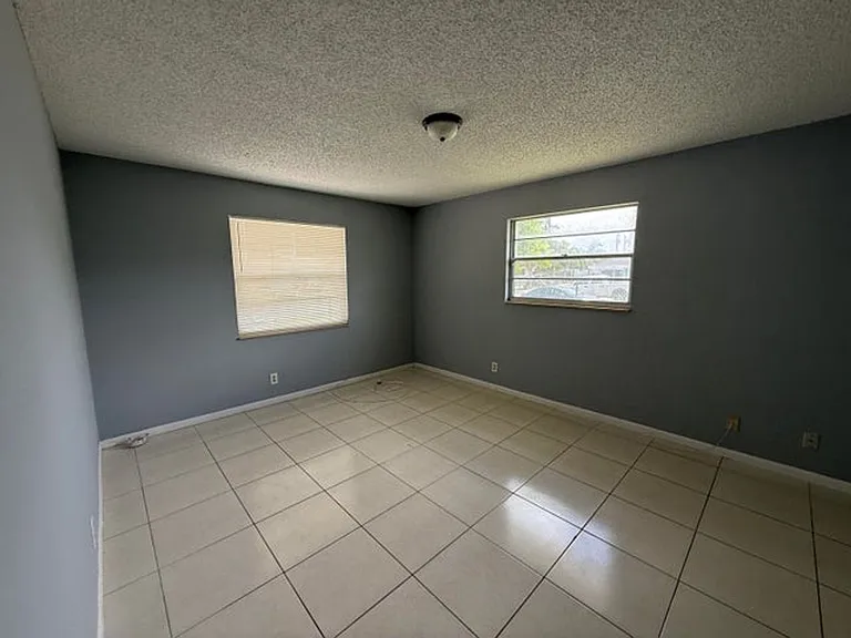 2519 Griffin Sq — Photo 5