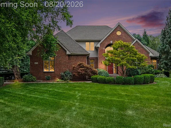 4678 Edinburgh Dr, Howell, MI 48843