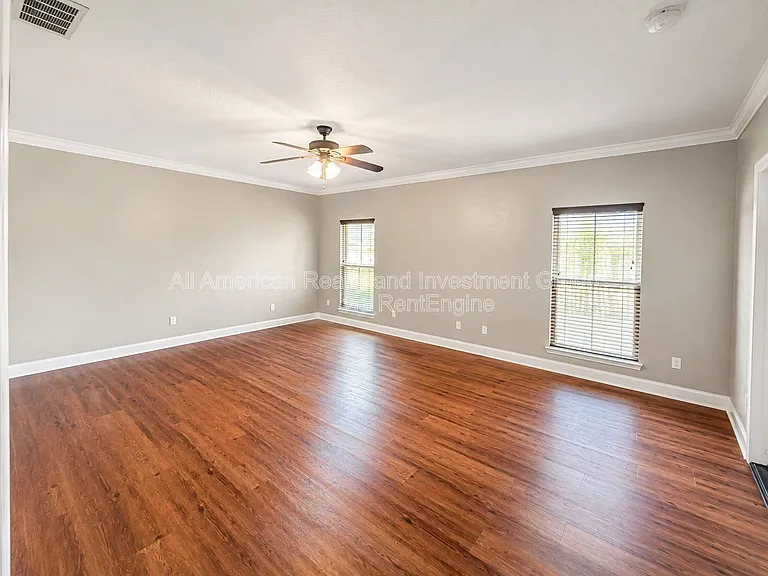 598 Emerald Ln — Photo 9