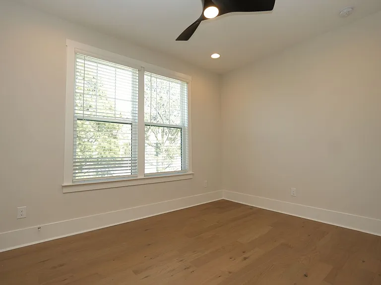 1405 Kenilworth Ave — Photo 17
