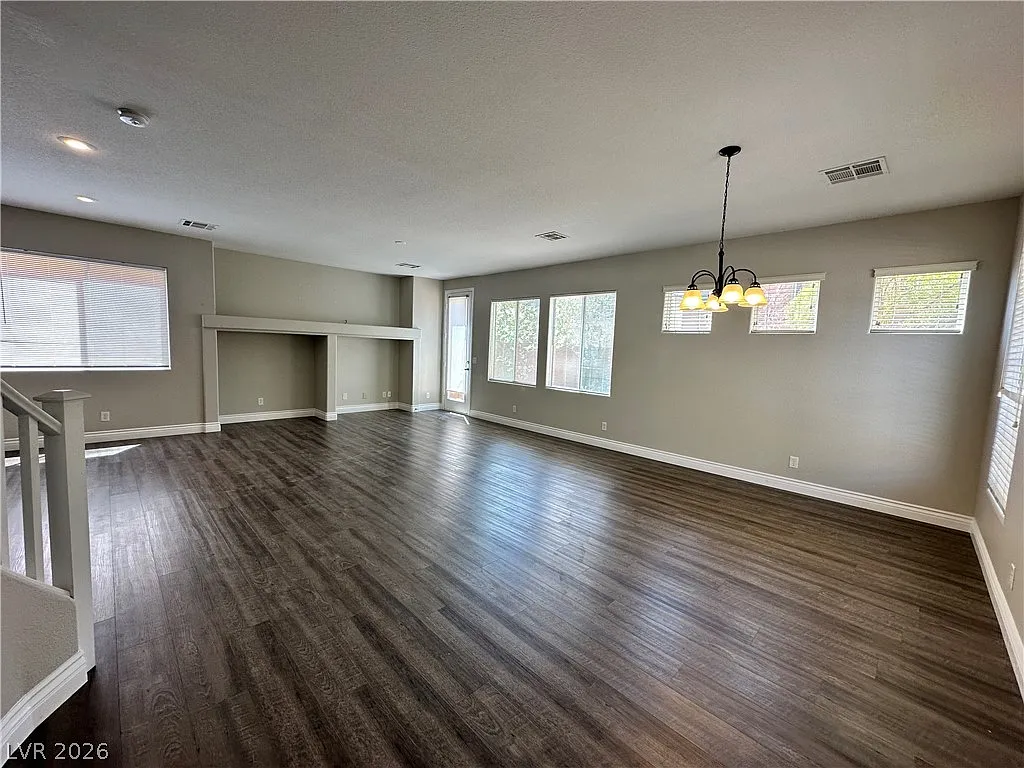 3 bed, 2.5 bath, 1981 sqft, $2,095 — Photo 3