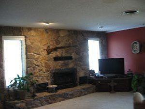 5th image of 224 Lollar Cir