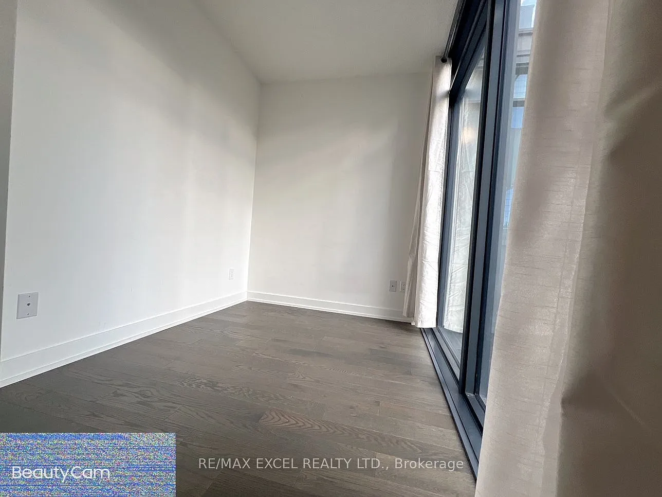 25 Richmond St E — Photo 2