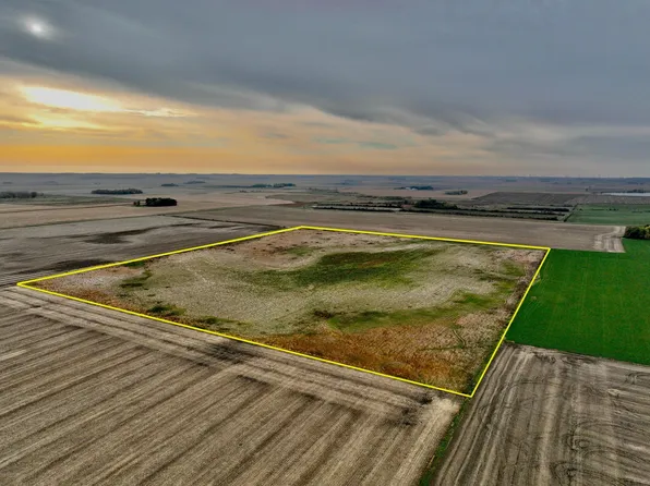 121st St, Lake Wilson, MN 56151