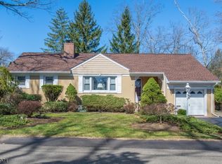 73 Beechwood Dr, Wayne, NJ