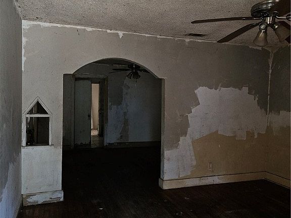 5th image of 2411 Harden Street
