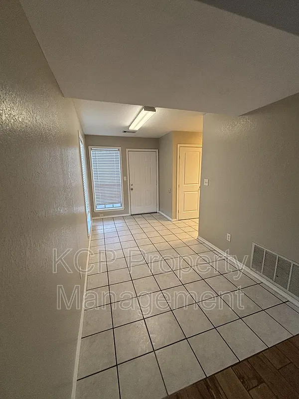 1125 Farley Cir — Photo 4